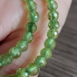 Péridot / Olivine , Bracelet petite perle a facette , Diamètre 4.5 mm