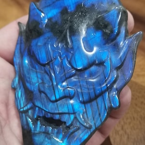 Asian / Japanese mask, Engraving in labradorite spectrolite 122 gr / Beautiful size