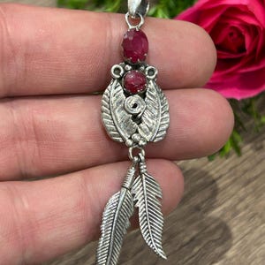 Ciondolo acchiappasogni in argento sterling 925, ornato con un rubino birmano / 6,4 g – pietre naturali. Amore / Coraggio / Prosperità