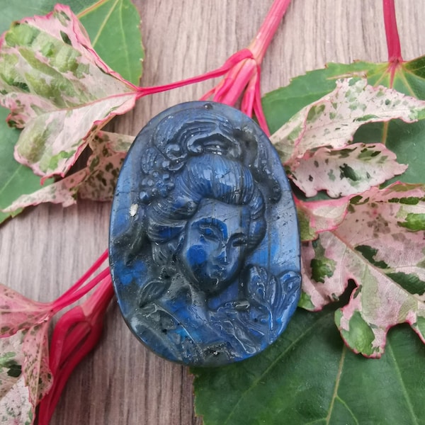 Médaillon Labradorite , pierre de poche Caméo , visage asiatique