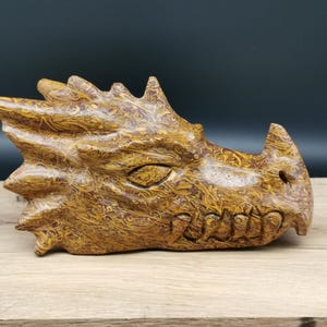 Drache aus Naturstein geschnitzt, Elefanten-Jaspis / Mariam-Jaspis / Kalligraphie-Jaspis