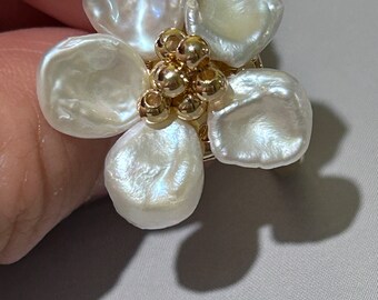 Handmade Beautiful flower freshwater pearl adjustable ring