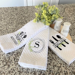 Kitchen embroidered towels, Personalized kitchen towels. Farmhouse kitchen towels, Toallas bordadas para cocina.