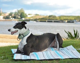 Folding dog travel mat / tote bag