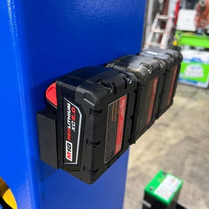 Milwaukee M18 Magnetic Battery Holder