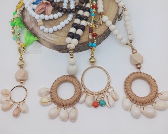 Women's shell necklaces