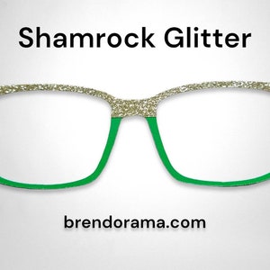 Shamrock Glitter - Paillettes dorées en pot sur véritables fentes vertes