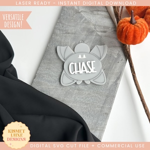 Wiszący nietoperz na Halloween, inicjał chłopca, etykieta z imieniem, wycinany laserowo plik Glowforge, pliki SVG na Halloween, etykiety na Halloween | Tagi na Halloween | Plik Cricut na Halloween