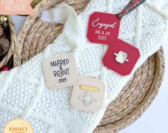 Puede incluir: Archivo de corte SVG digital con diseños de anillos de compromiso y boda. Incluye etiquetas con las frases "Engaged" y "Married & Bright" con el año 2025. La imagen muestra varios estilos de anillos y es apta para uso comercial.