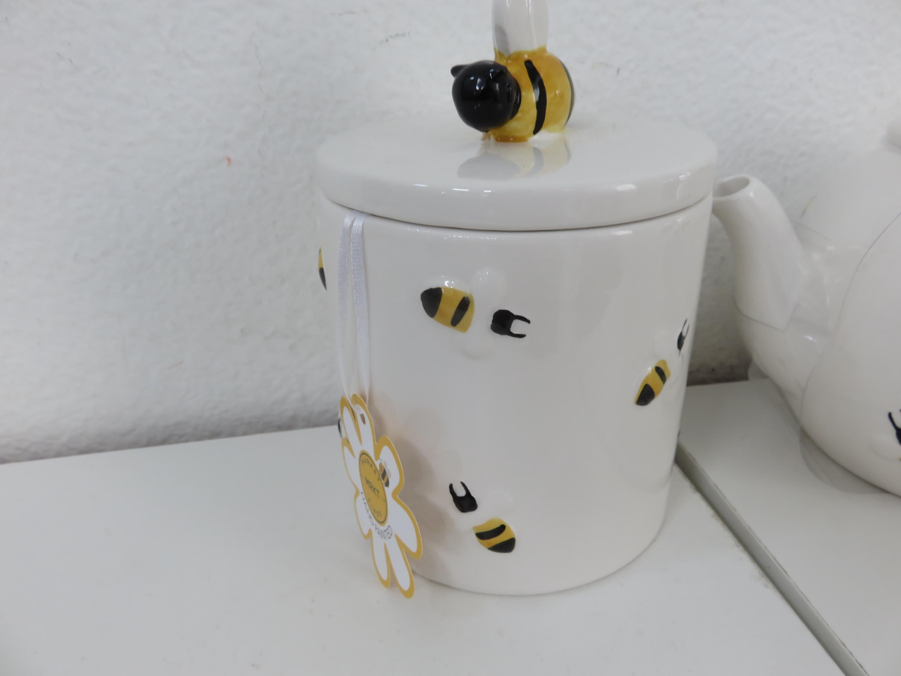 フォォルナゼッティ ドュフューザーポット 陶器製 球体型 花と蜂の装飾