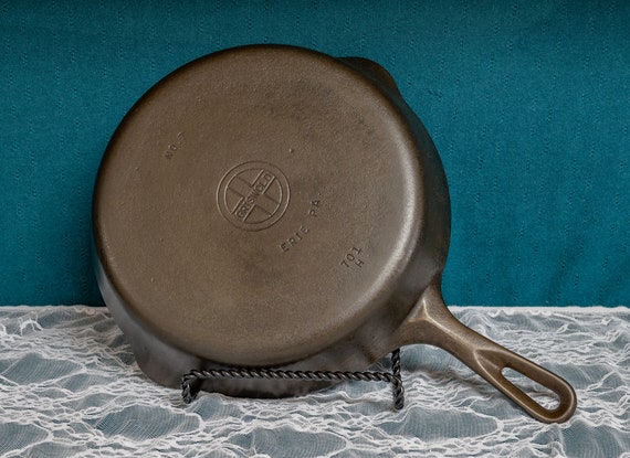 No. 7 Griswold Small Block Early Handle Cast Iron Skillet -  Israel