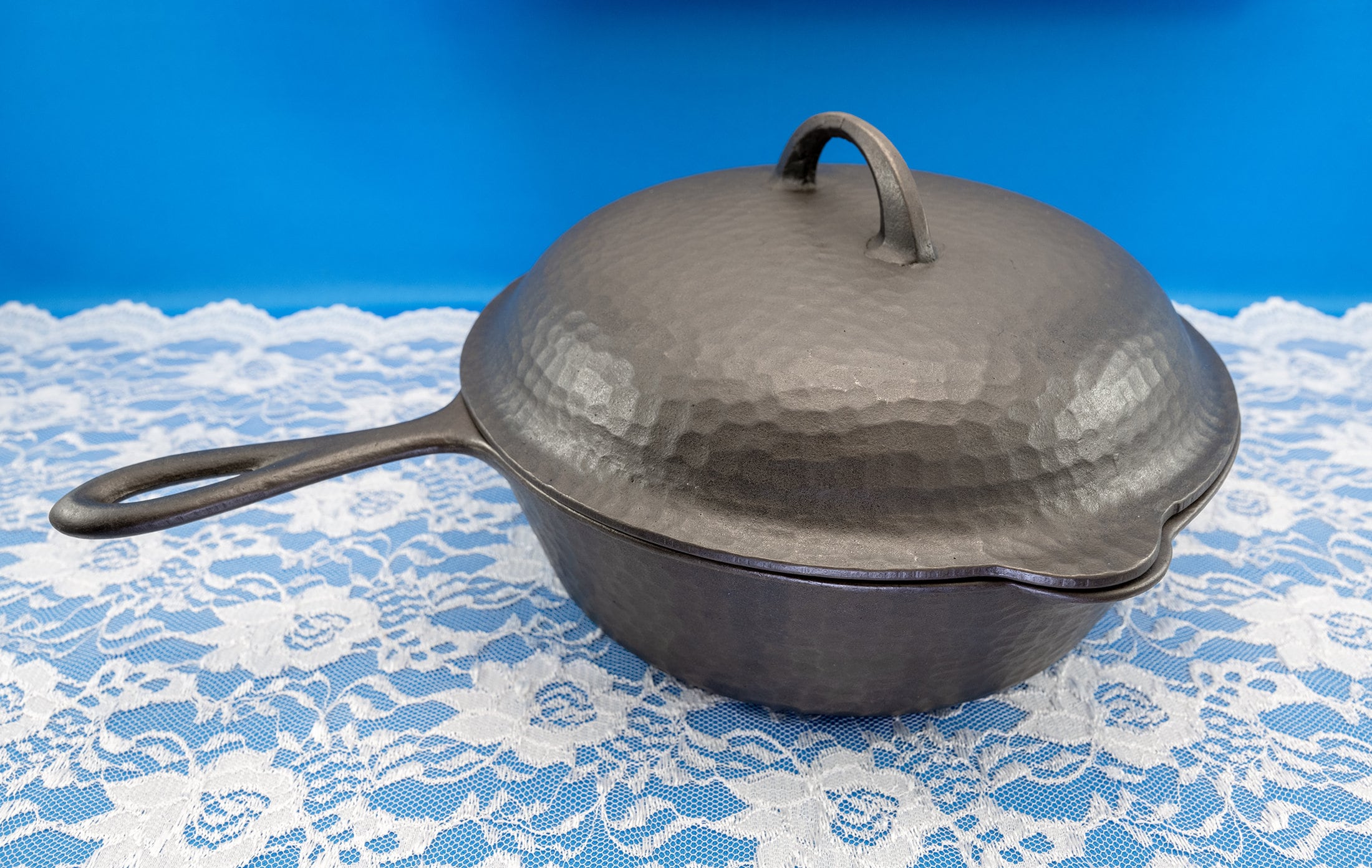 No. 8 Chicago Hardware Foundry Hammered Chicken Fryer With Lid, Deep