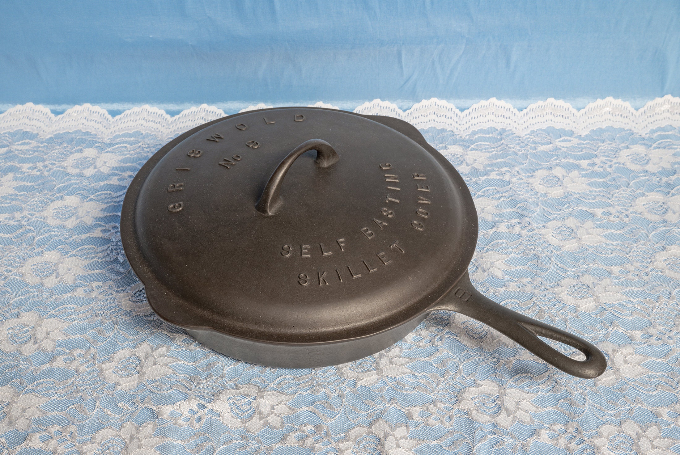 No. 9 Griswold Large Block Skillet and Lid Cast Iron, Fully Marked