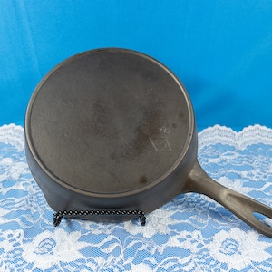 No. 5 Chicago Hardware Foundry Diamond Logo Cast Iron Skillet, 5 B