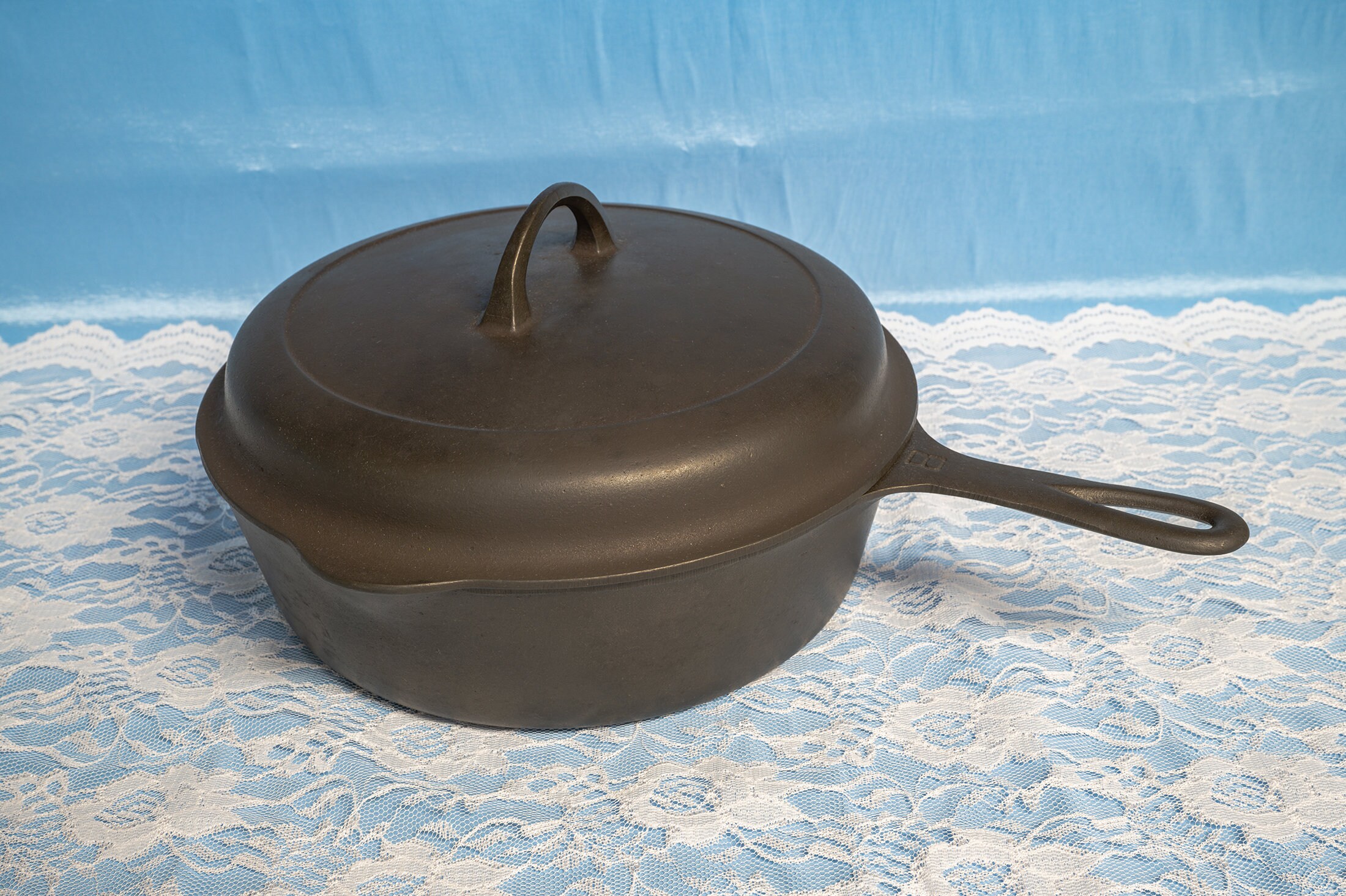 VTG Lodge USA 8 CF 10 1/4 Cast Iron Deep Fryer Skillet W/Lid. 3 Notch  Bottom.