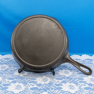 No. 8 Unmarked Griswold Cast Iron Skillet 755E