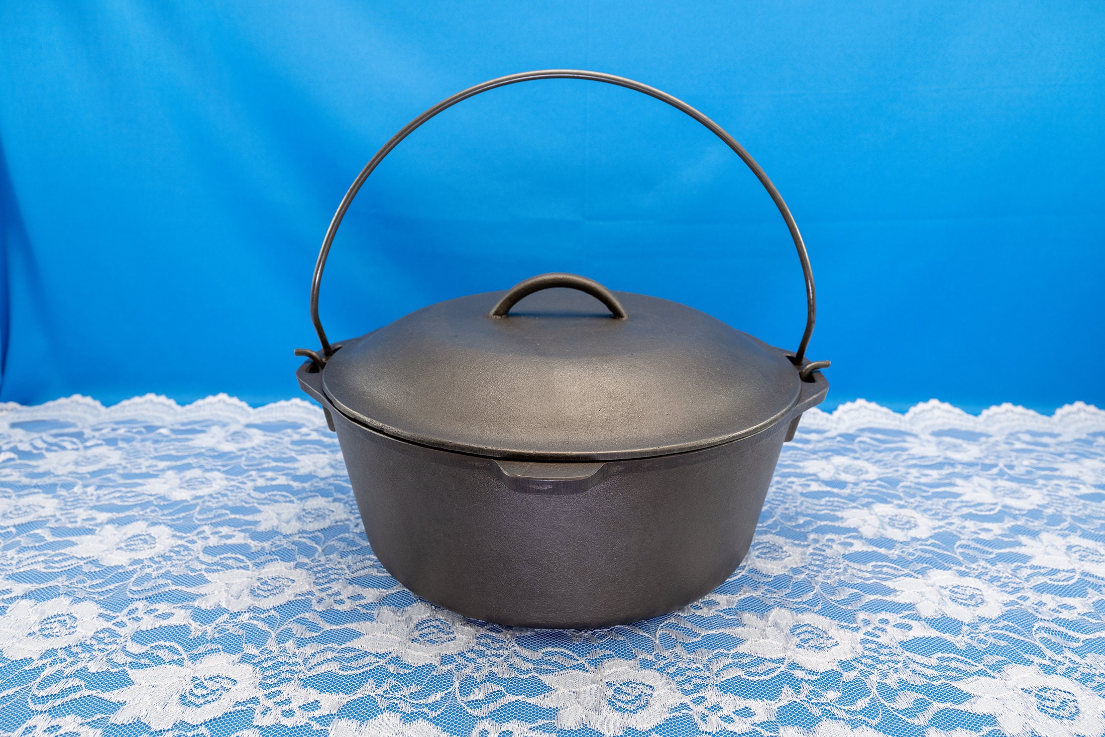 Lodge Dutch Oven Cast Iron, 10 1/4