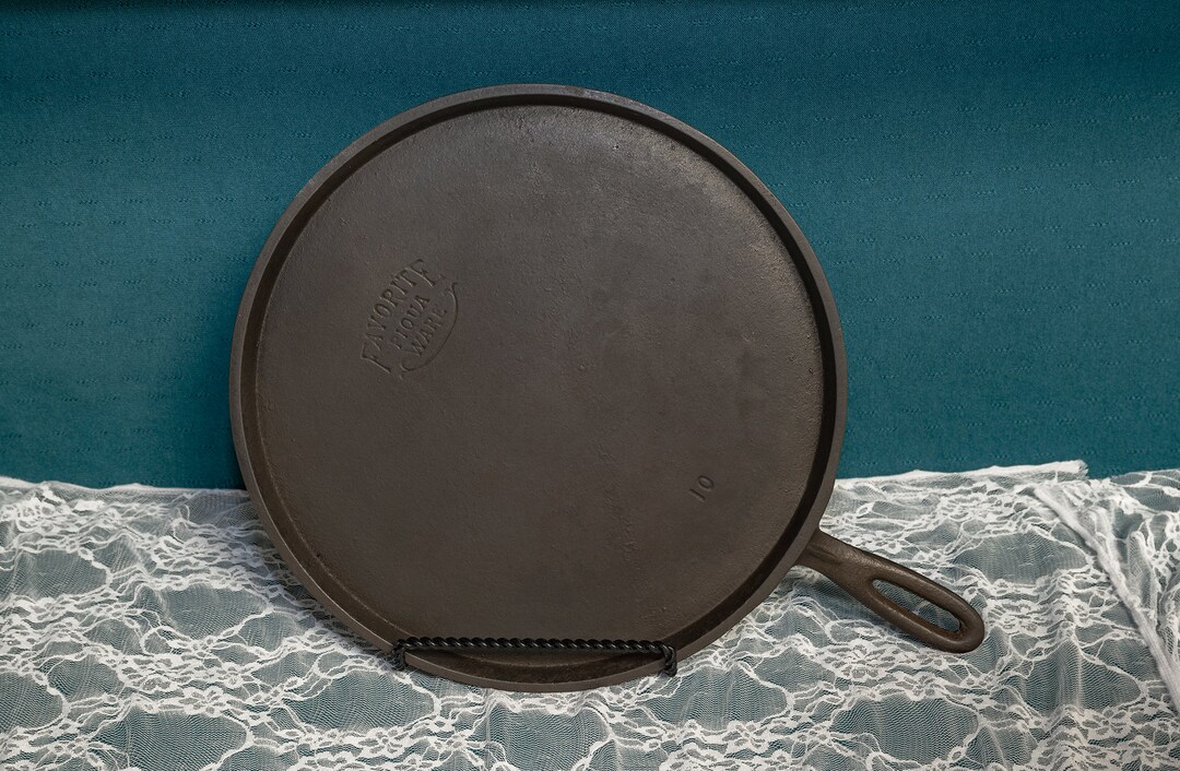 No. 10 Favorite Piqua Ware Smiley Logo Cast Iron Round Flat Etsy