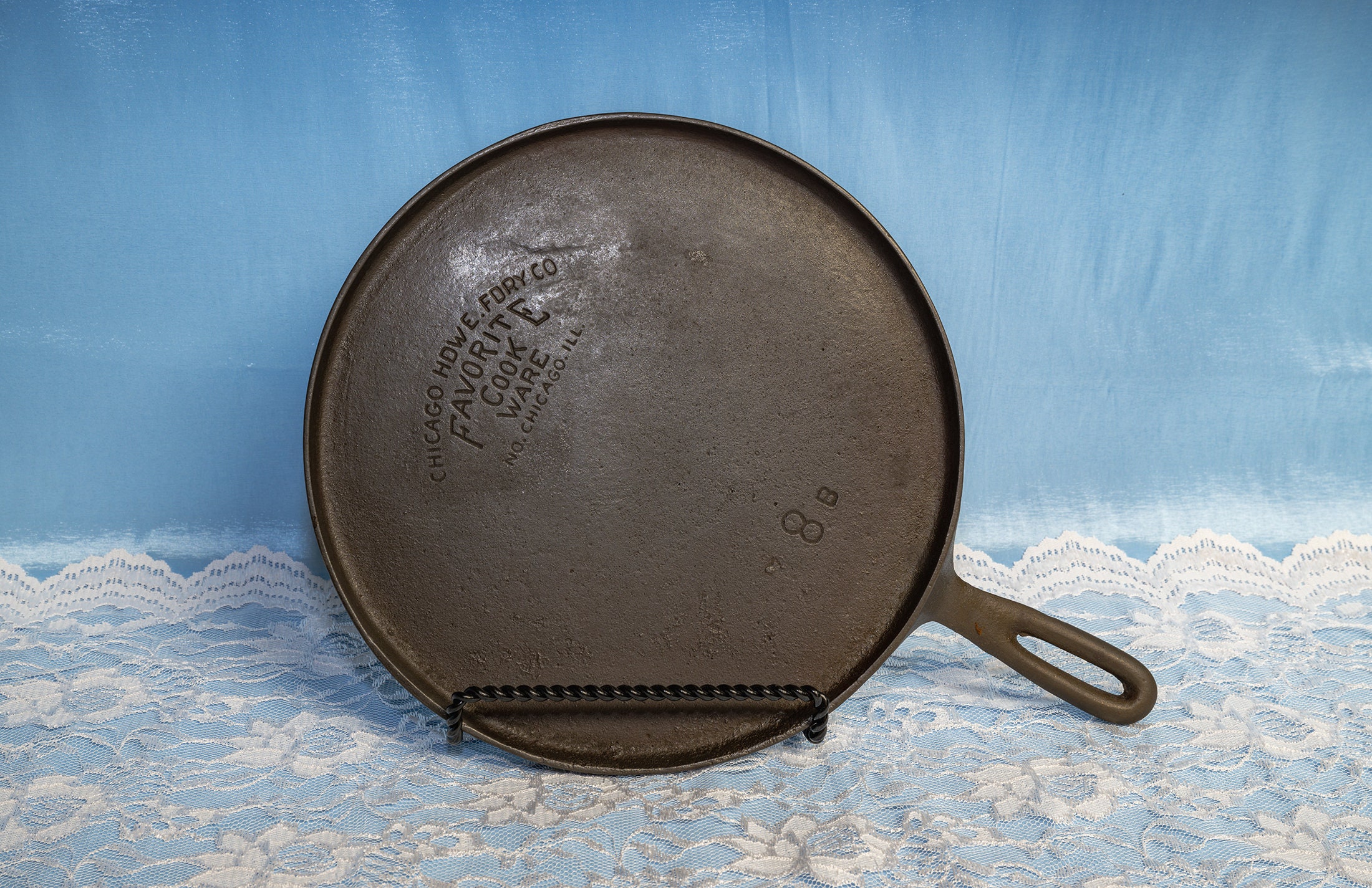 No. 8 Chicago Hardware Foundry Favorite Cook Ware Cast Iron Griddle