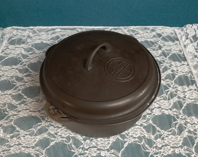 No. 9 Griswold Raised Button Logo Lid Dutch Oven Cast Iron, Large Block