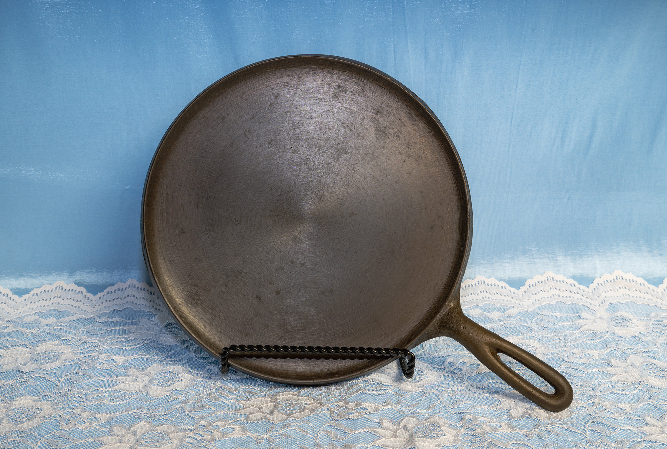 No. 8 Chicago Hardware Foundry Favorite Cook Ware Cast Iron Griddle