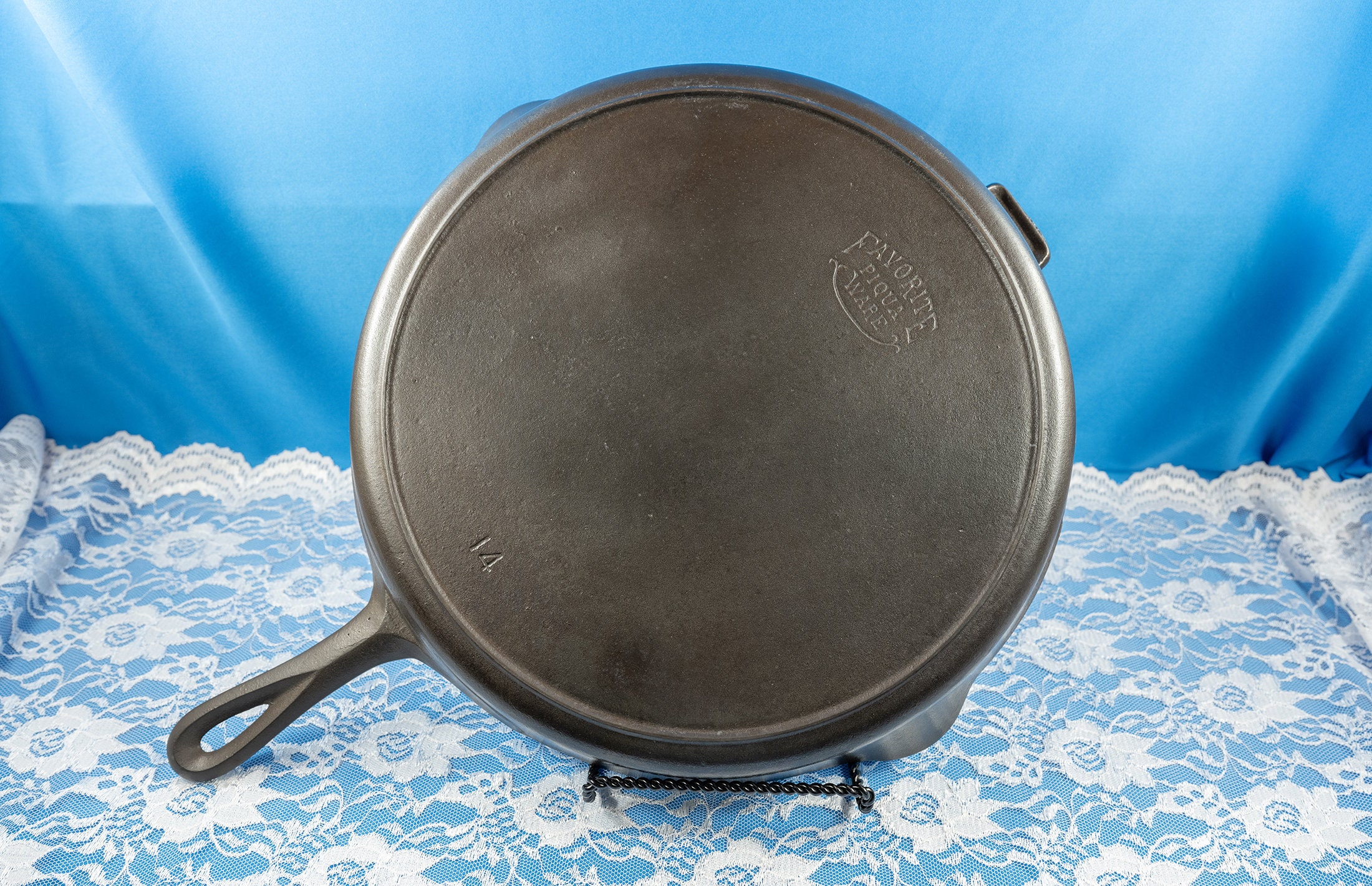 Rare Lodge 14 Skillet With Basting Lid 