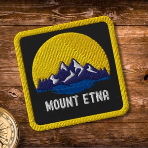 Toppa ricamata per esterni raffigurante il Monte Etna