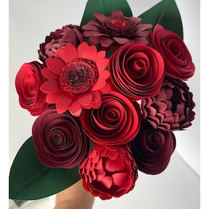 Bouquet san Valentino, fiori rossi, fiori carta, regalo fiori