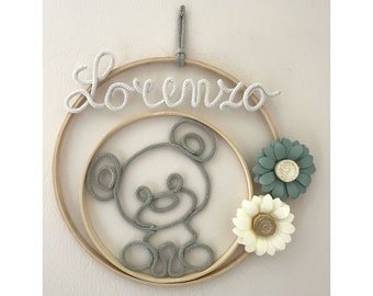 Fiocco nascita con nome personalizzato, ghirlanda nascita, corona nome cameretta, orsetto macrame’, decorazione murale, baby shower