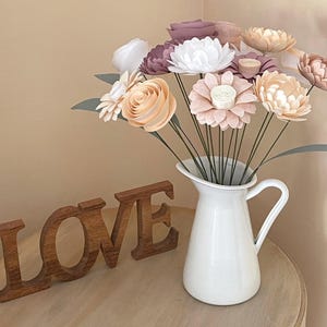 composizione fiori carta, vaso fiori carta, vaso bouquet, arredo casa fiori, vaso caraffa
