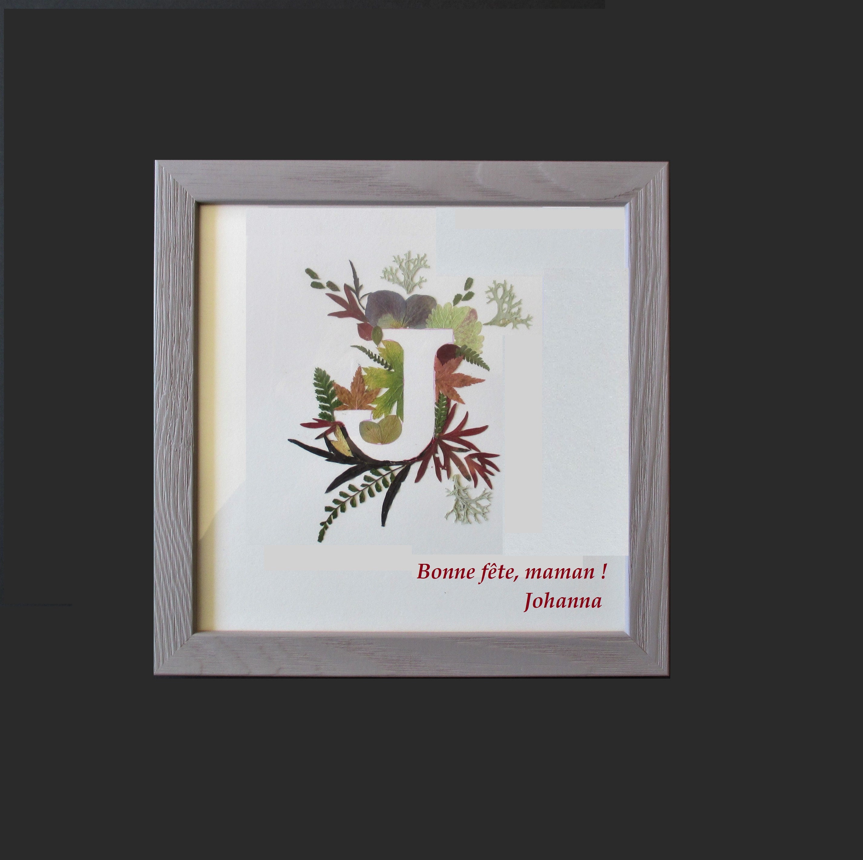 Lettrine Végétale Tableau Composé de Fleurs et Plantes Naturelles Séchées Autour La Lettre J, Décora