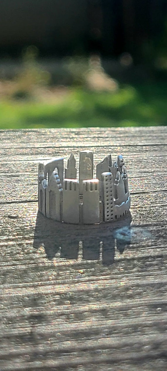 Vintage New York City skyline ring