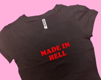 Made In Hell SNUG FIT Crop Top / Graphic Top / Regalo para ella / Y2K Baby Tee / Y2K crop top / Regalo para amigo / Eslogan divertido