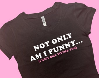 おもしろいだけじゃない！スナッグフィット クロップトップ | キュートなクロップトップ | グラフィックトップ | 彼女へのギフト | Y2K Tシャツ | Y2K クロップトップ | 友達へのギフト | ベビーTシャツ