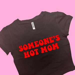 Someone&#39;s Hot Mom SNUG FIT Crop Top | Cute Crop Top | Graphic Top | Gift For Her | Y2K  Tee | Gift For Girlfriend | Y2K crop top | Baby Tee