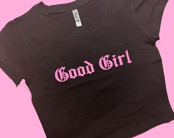 Top corto ajustado Good Girl / Top corto personalizado / Top gráfico / Regalo para ella / Camiseta Y2K / Regalo para novia / Top corto Y2K / Top corto Y2K de los 90