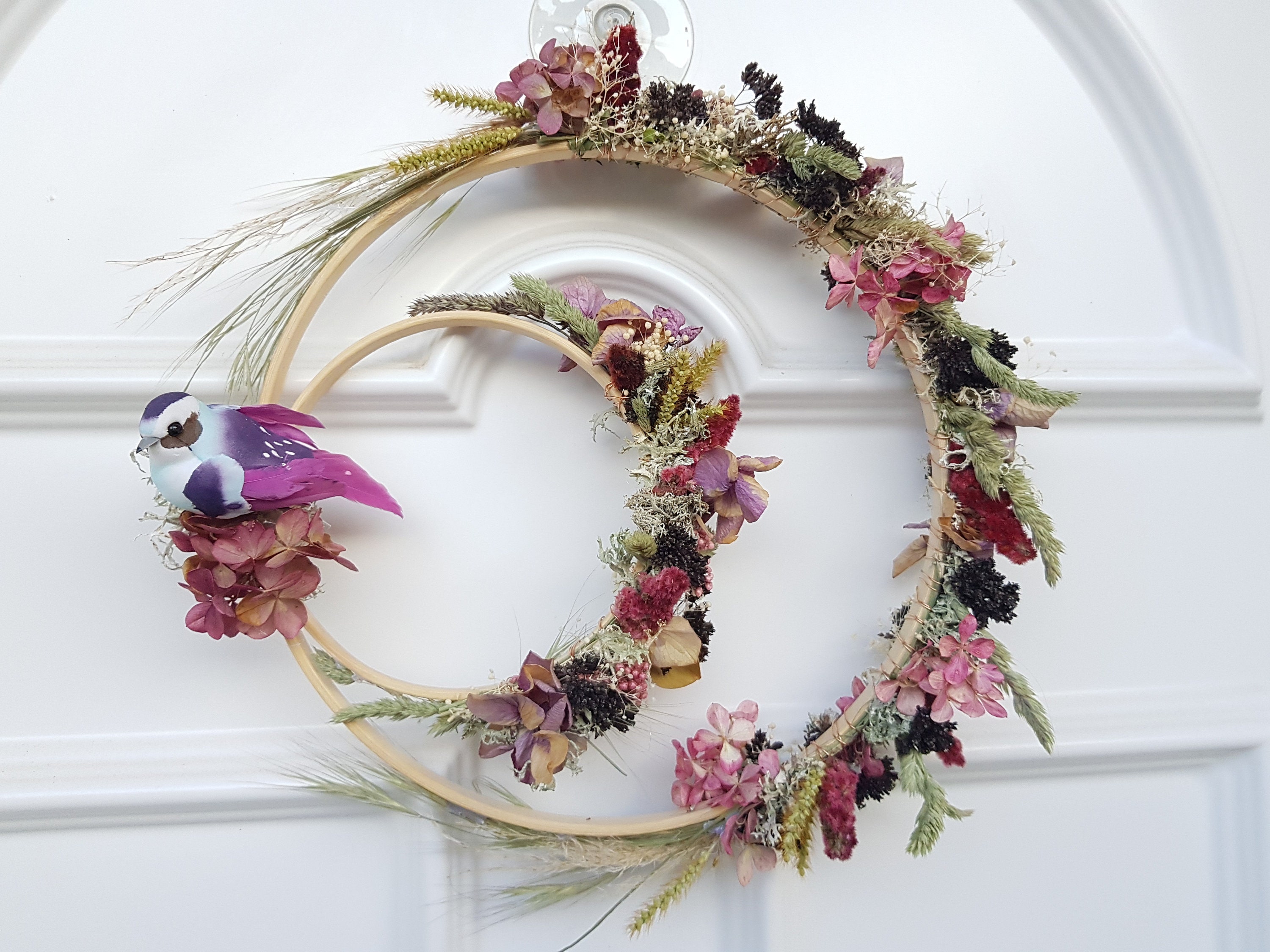 Décoration Couronne Double en Fleurs Séchées Naturelles avec Oiseau Coloris Rose Violet