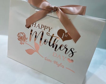 Mothers day Gift Bag With Ribbon. Mothers day, Mothers day gift, Nanny mothers day gift, Motherday's gift, First Mothers day, Gift bags.