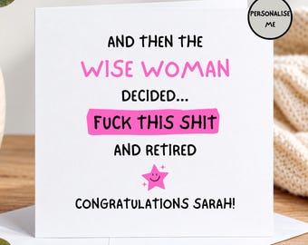 Puede incluir: Una tarjeta de felicitación cuadrada con texto en negro y rosa que dice: AND THEN THE WISE WOMAN DECIDED... FUCK THIS SHIT AND RETIRED. Debajo del texto hay una pequeña estrella rosa con una cara sonriente, seguida de CONGRATULATIONS SARAH!