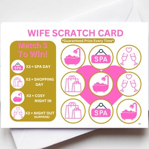 以下が含まれることがあります： ピンクの文字でWIFE SCRATCH CARDと書かれた白い長方形のスクラッチカード。Match 3 To Winという指示が書かれた金色のパネルと、バスタブ、ショッピングバッグ、シャンパングラスのピンクのアイコンが描かれた9つの円形のスクラッチエリアが、大きなピンクのハートの上に配置されています。