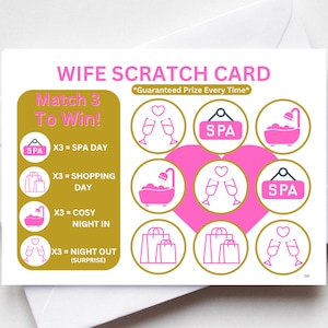 Op de afbeelding: Een roze en gouden kraskaart met de tekst "Wife Scratch Card" en "Match 3 To Win!" De kaart heeft negen vakjes met verschillende pictogrammen, waaronder een spa, boodschappentassen, een badkuip en champagne glazen. De tekst "Guaranteed Prize Every Time" is ook inbegrepen.