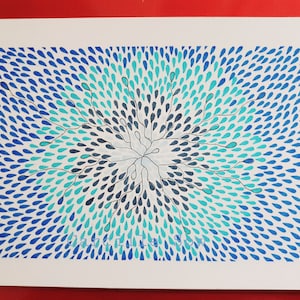 Peut inclure: Une peinture à l'aquarelle représentant une explosion centrale de formes de gouttelettes bleues et turquoise rayonnant vers l'extérieur. L'œuvre d'art a un fond blanc et est placée sur un fond rouge. Le design est symétrique et détaillé.