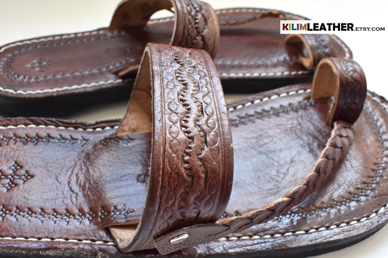 SANDALES en cuir marron foncé, chaussures d'été marocaines traditionnelles, cuir naturel fait main au Maroc, chaussures Bereber vintage, sandales plates unisexes image 5