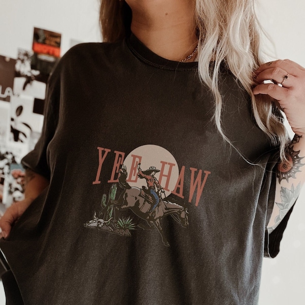 YeeHaw Western Graphic Tee Vintage Inspired Cowboy Shirt Rodeo Trendy Oversized T-Shirt for Women Cute Country Shirt Outfit Festival Tee