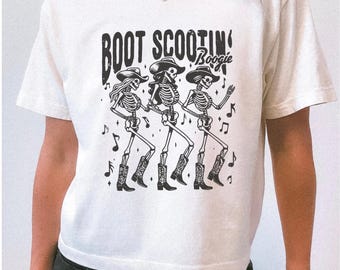 Western Skeleton Halloween Crop Top Boot Scootin' Tee vrouwen Country Concert Shirt Trendy Cowgirl Rodeo Fall Party Comfort Kleuren Spooky Tee
