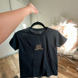 Cowboy Boots Baby Tee Embroidered Western Crop Top Trendy for Women Cowgirl Crop Top Custom Baby Tee for Her Minimalist Tee Cowgirl Boot