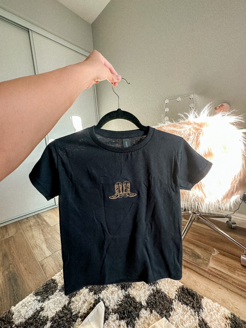 Cowboy Boots Baby Tee Embroidered Western Crop Top Trendy for Women Cowgirl Crop Top Custom Baby Tee for Her Minimalist Tee Cowgirl Boot