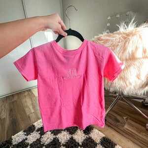 Cowboy Boots Baby Tee Embroidered Western Crop Top Trendy for Women Cowgirl Crop Top Custom Baby Tee for Her Minimalist Tee Cowgirl Boot