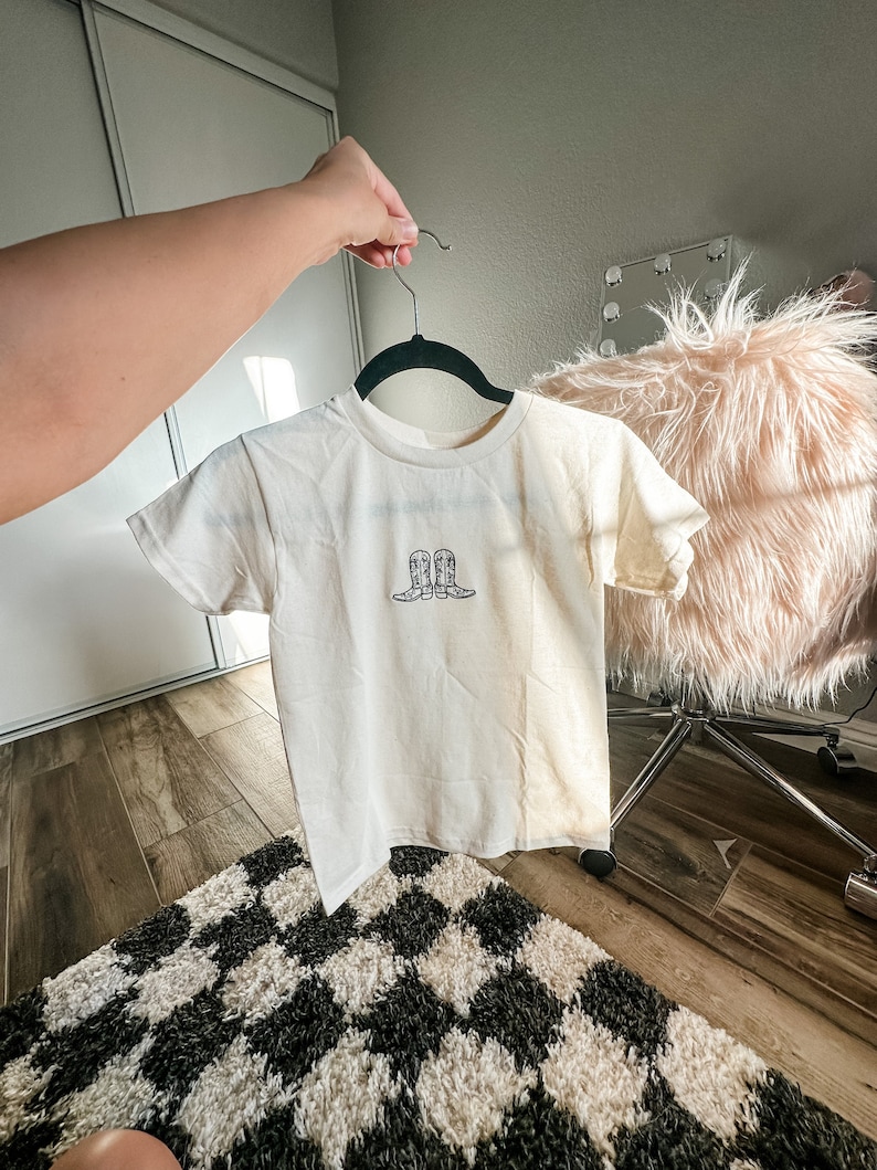 Cowboy Boots Baby Tee Embroidered Western Crop Top Trendy for Women Cowgirl Crop Top Custom Baby Tee for Her Minimalist Tee Cowgirl Boot