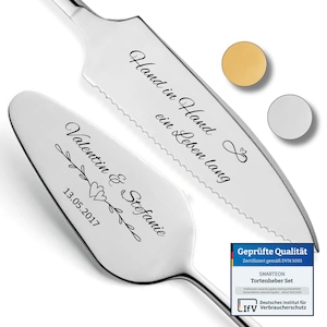 Op de afbeelding: Een zilveren taartmes- en serveerset met de inscriptie "Hand in Hand ein Leben lang" en "Valentin & Stefanie 13.05.2017". De set is verpakt met een kwaliteitsgarantie-etiket.